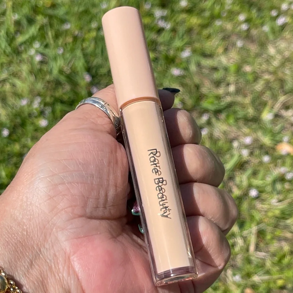 RARE BEAUTY By Selena Gomez Positive Light Under Eye Brightener In Light Med